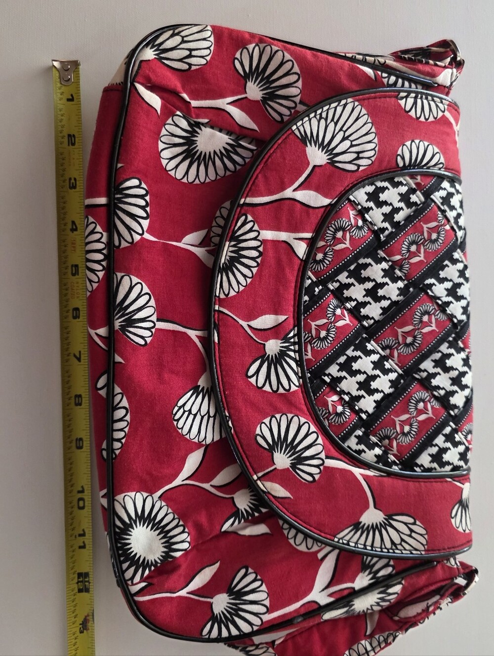 Vera Bradley Deco Daisy Shoulder Bag Red White Medium Cotton - Picture 2 of 10